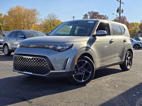 Used 2024 Kia Soul EX image 3