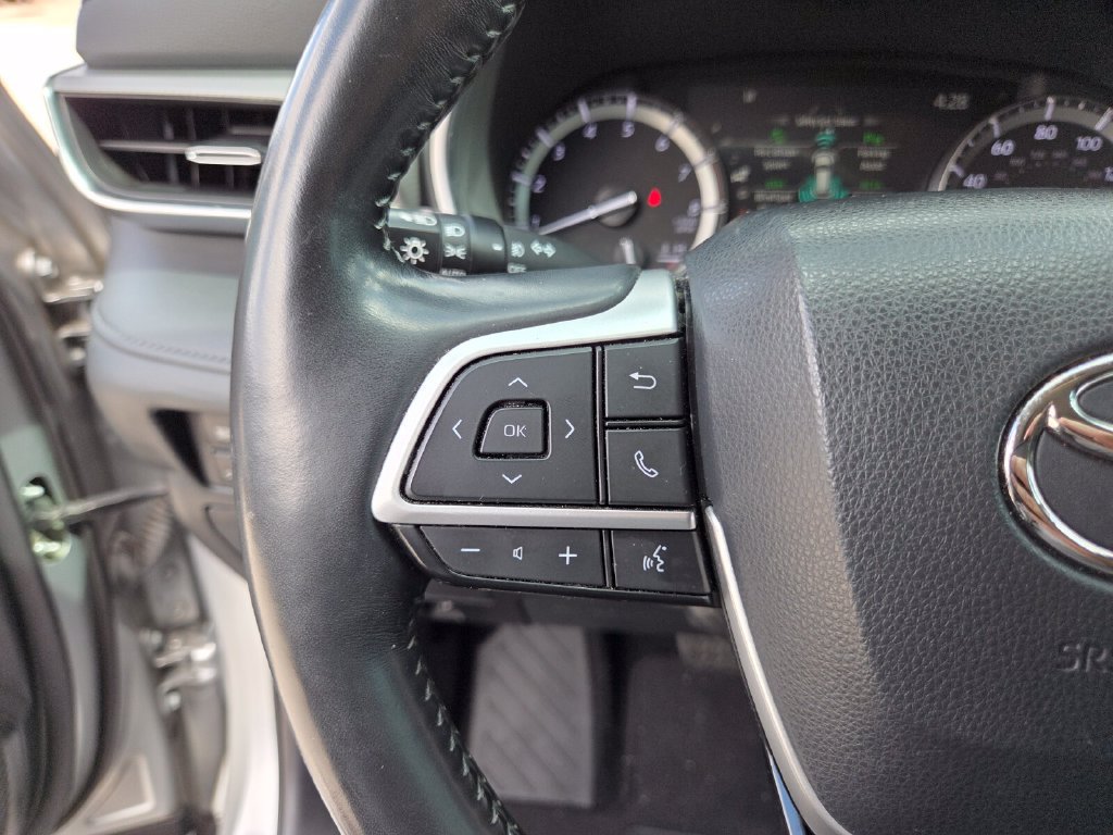 Certified 2022 Toyota Highlander Platinum FWD image 32