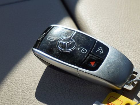 Used 2017 Mercedes-Benz E 300 image 25