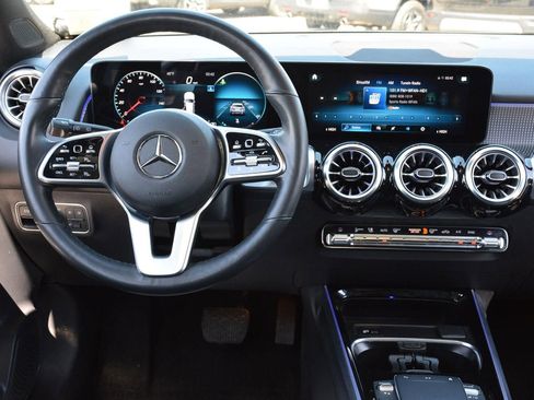 Used 2022 Mercedes-Benz GLB 250 4MATIC image 9
