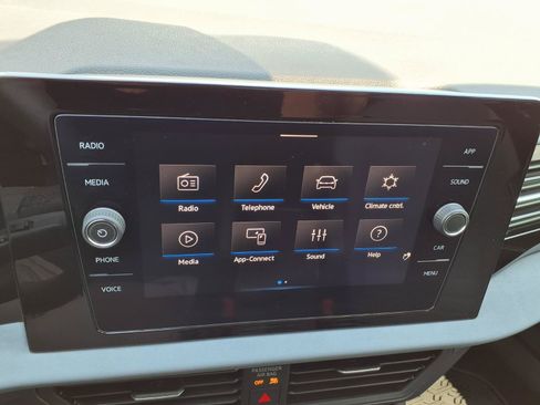 Used 2026 Volkswagen Jetta SE FWD image 4
