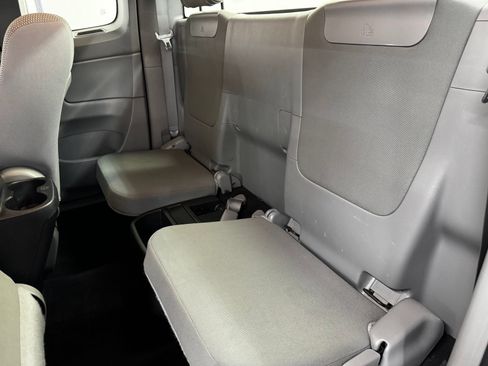Used 2015 Toyota Tacoma 4x4 Access Cab V6 image 13