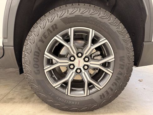 Used 2024 GMC Acadia AT4 image 12