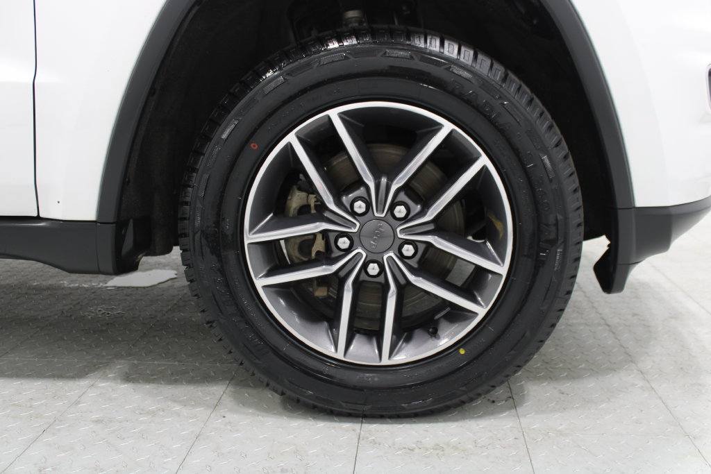 Used 2019 Jeep Grand Cherokee Limited AWD/4WD image 5