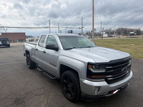 Used 2017 Chevrolet Silverado 1500 LT w/ Redline Edition image 9