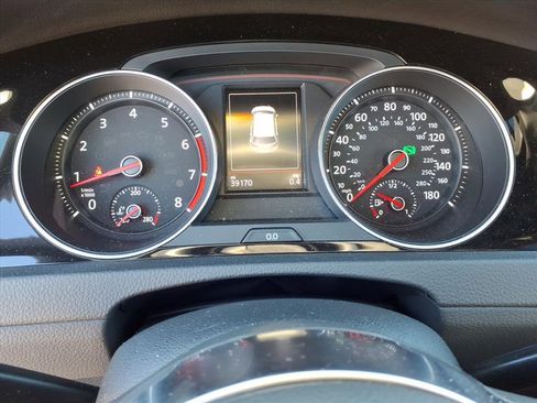 Used 2018 Volkswagen GTI SE image 17