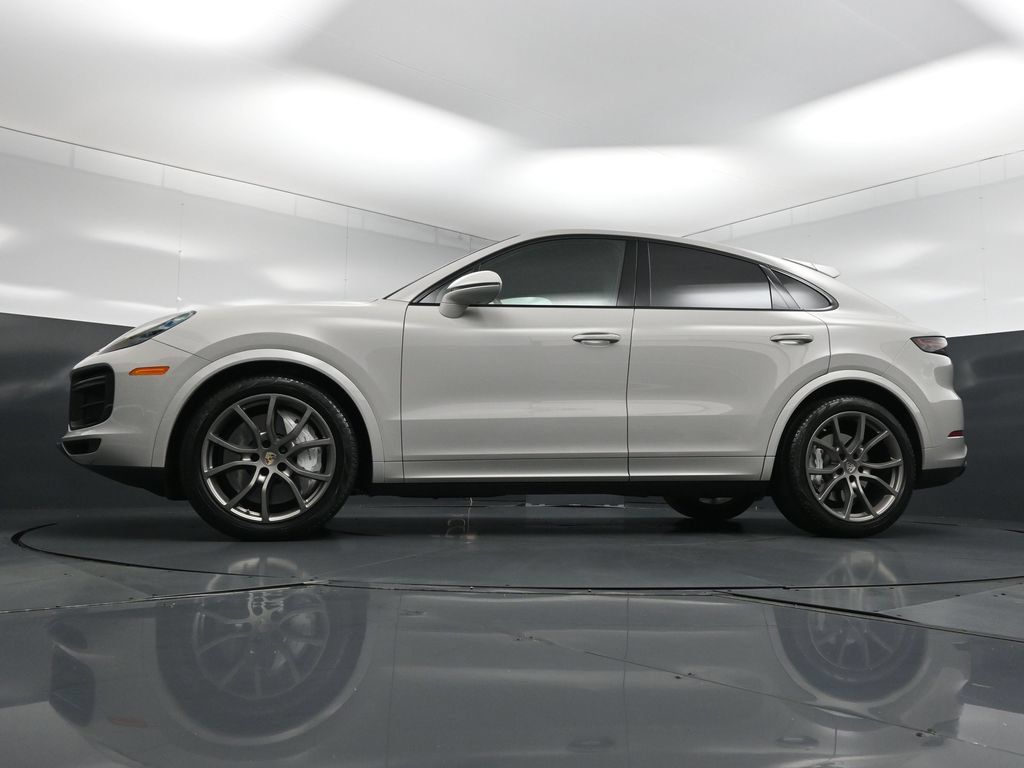 Used 2020 Porsche Cayenne Turbo AWD/4WD image 23