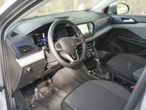 Used 2023 Volkswagen Taos SE image 12