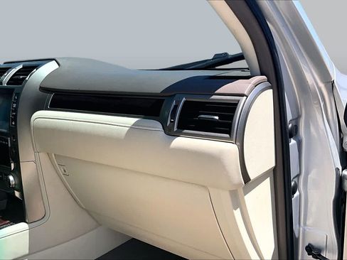Used 2015 Lexus GX 460 w/ Premium Package AWD/4WD image 17