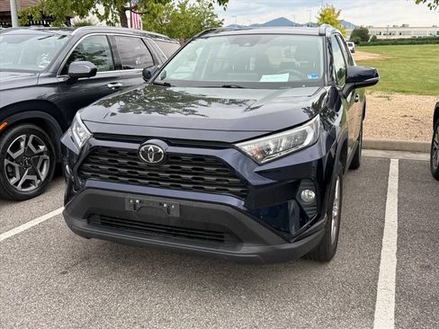 Used 2020 Toyota RAV4 XLE w/ Convenience Package AWD/4WD image 3