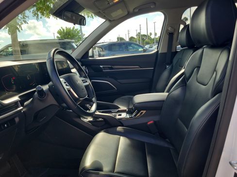 Used 2024 Kia Telluride S FWD image 11