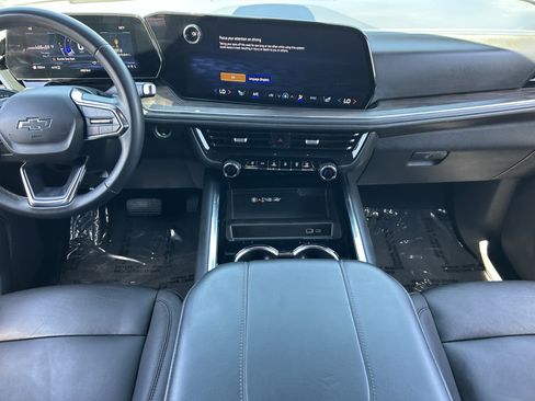 Used 2025 Chevrolet Tahoe Z71 AWD/4WD image 16
