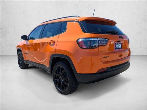 Used 2026 Jeep Compass Latitude AWD/4WD image 8