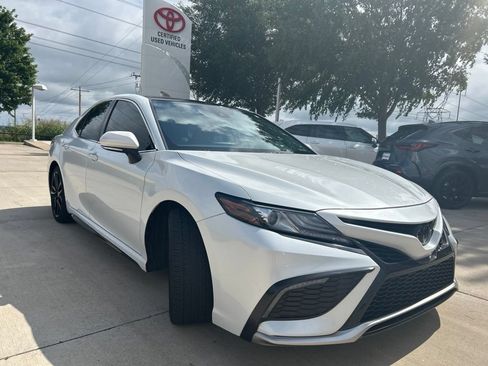 Used 2022 Toyota Camry XSE FWD image 3