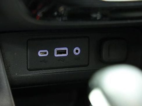 Used 2021 Buick Encore GX Select w/ Sport Touring Package FWD image 21