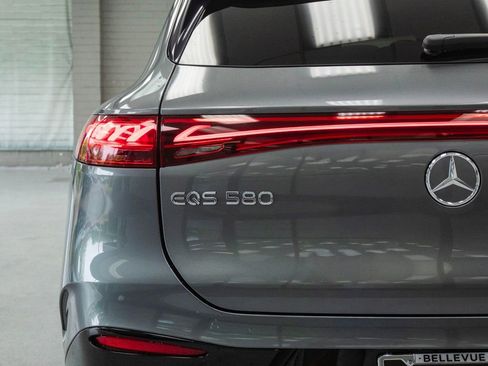 Used 2023 Mercedes-Benz EQS 580 4MATIC SUV w/ Exclusive Trim Package image 32