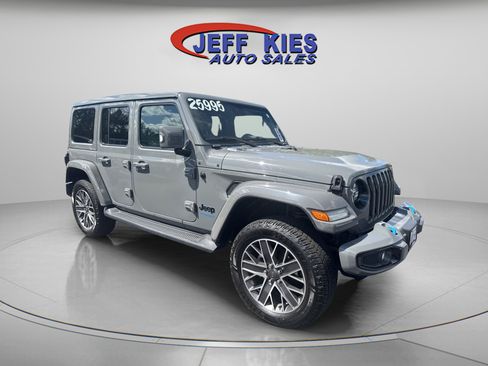 Used 2022 Jeep Wrangler Unlimited Sahara AWD/4WD image 3