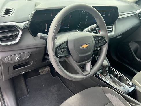 Used 2025 Chevrolet TrailBlazer LT AWD/4WD image 19