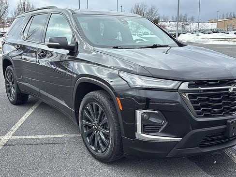 Used 2023 Chevrolet Traverse RS w/ LPO, Cargo Package AWD/4WD image 1