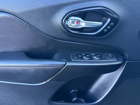 Used 2022 Jeep Cherokee Trailhawk w/ Premium Leather Package image 12