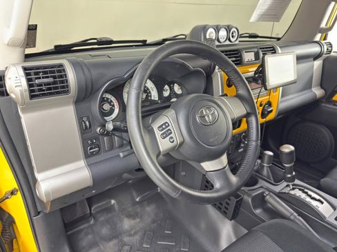 Used 2007 Toyota FJ Cruiser 4WD image 12
