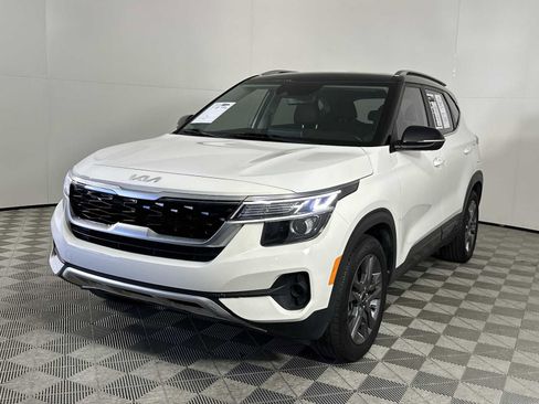 Used 2023 Kia Seltos S w/ Navigation Package FWD image 4