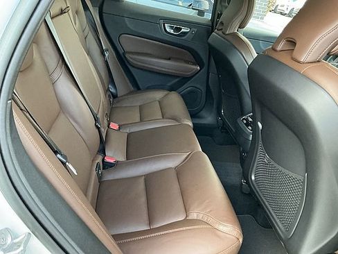 Certified 2023 Volvo XC60 B5 Ultimate w/ Climate Package image 19