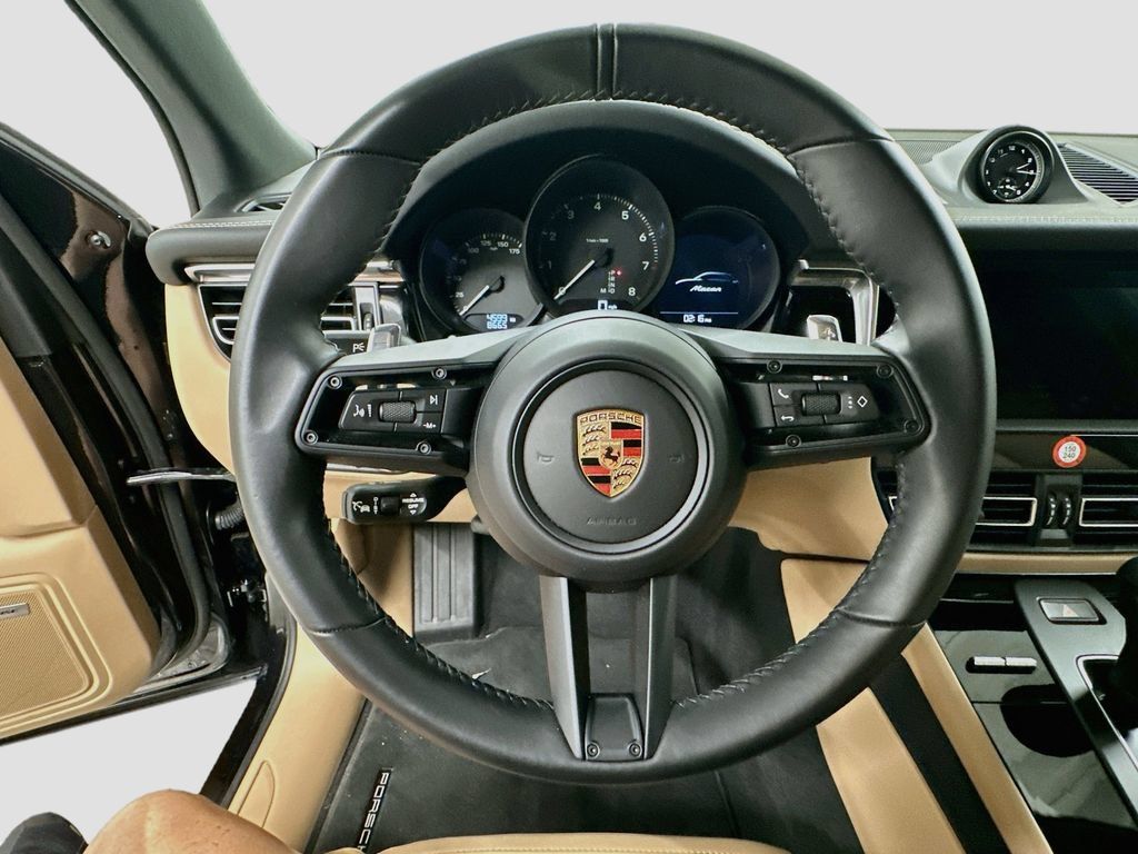 Certified 2025 Porsche Macan AWD/4WD image 12
