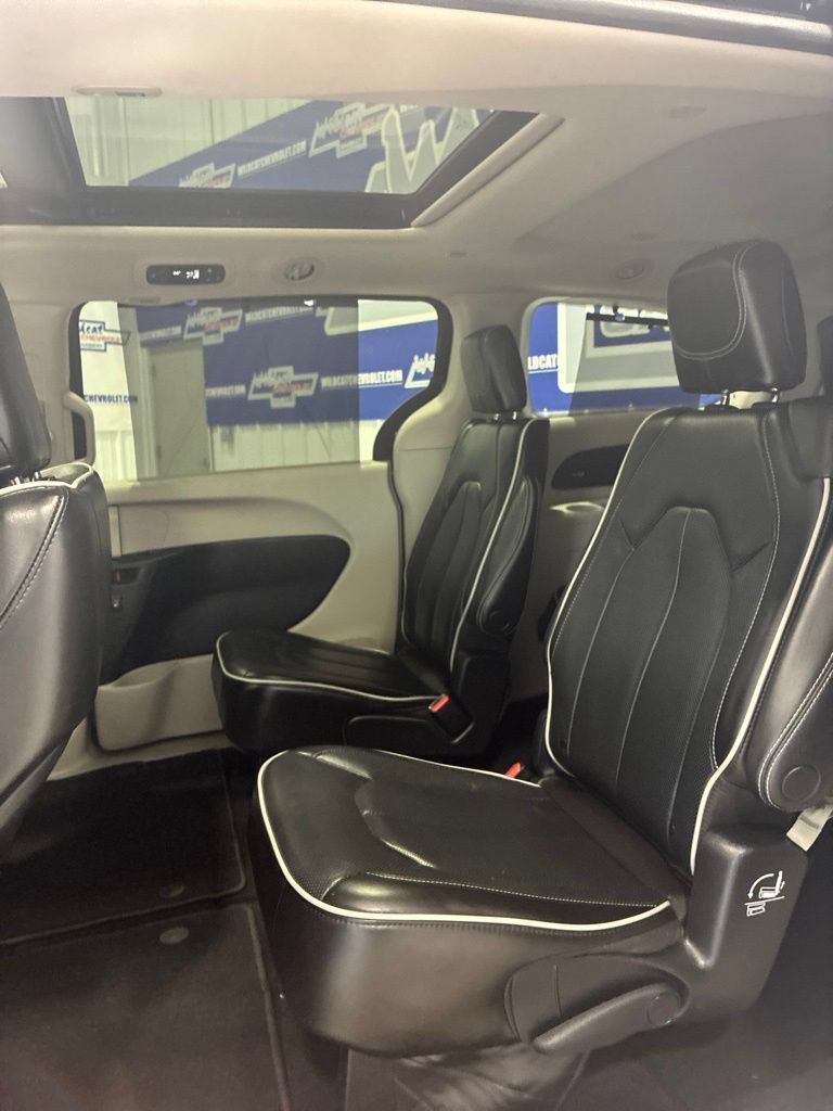 Used 2023 Chrysler Pacifica Limited FWD image 31