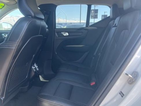 Used 2025 Volvo XC40 B5 Core w/ Climate Package image 23