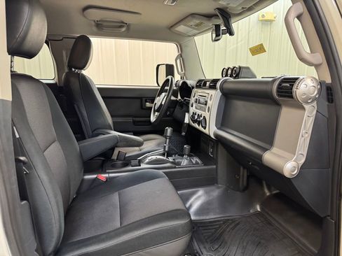Used 2012 Toyota FJ Cruiser 4WD w/ Convenience Pkg image 23