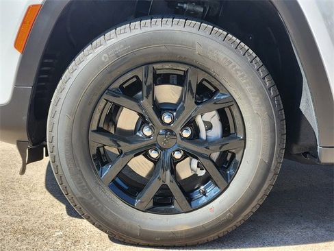 New 2025 Jeep Grand Cherokee Altitude image 7