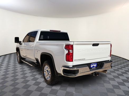 Used 2024 Chevrolet Silverado 2500 LT image 3