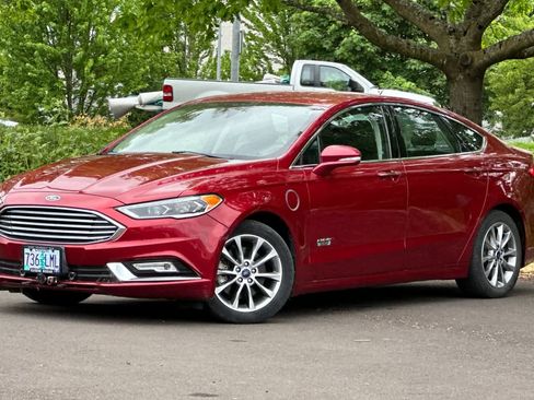Used 2017 Ford Fusion Energi SE FWD image 1