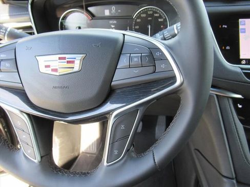 Certified 2025 Cadillac XT5 Premium Luxury image 20