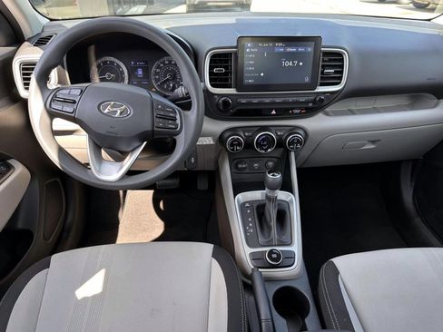 Used 2020 Hyundai Venue SEL FWD image 13