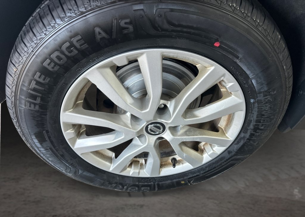 Used 2018 Nissan Rogue SV w/ Premium Package AWD/4WD image 16