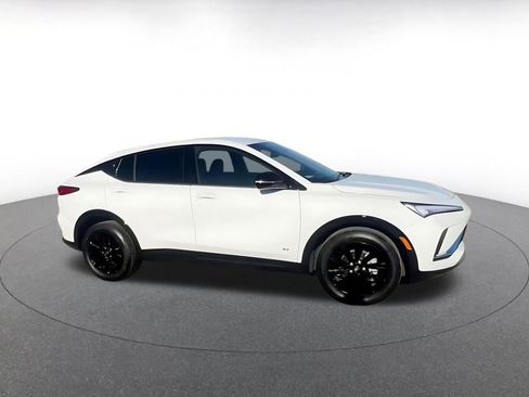 Used 2025 Buick Envista Sport Touring image 2