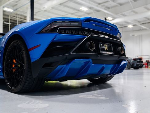 Used 2021 Lamborghini Huracan EVO RWD image 27