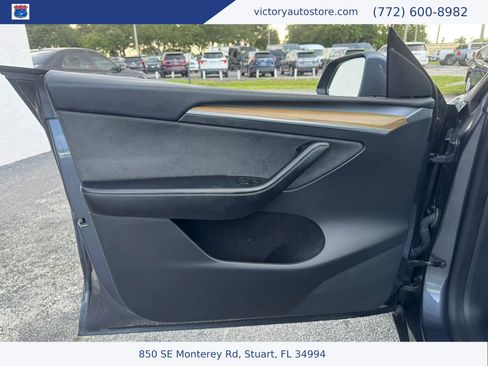 Used 2022 Tesla Model Y Performance AWD/4WD image 25