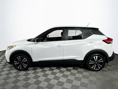 Used 2018 Nissan Kicks SV FWD image 4