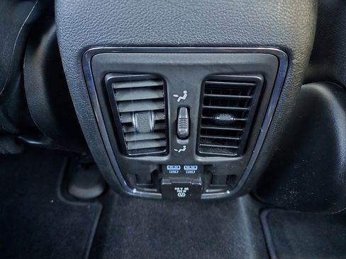 Used 2022 Jeep Grand Cherokee Limited image 27