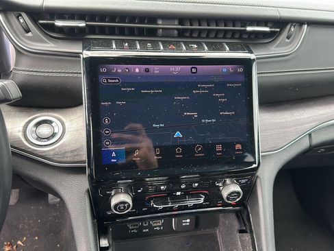 Used 2021 Jeep Grand Cherokee L Overland w/ Luxury Tech Group IV AWD/4WD image 13