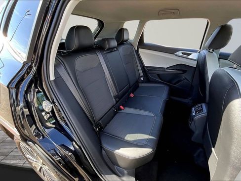 Used 2025 Volkswagen Taos SE image 26