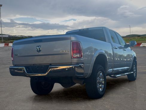 Used 2017 RAM 2500 Laramie w/ Convenience Group AWD/4WD image 3