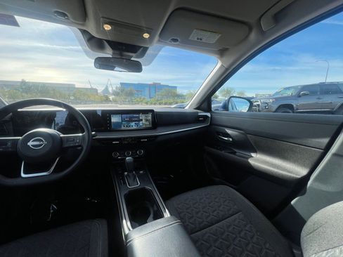 Used 2025 Nissan Kicks SV image 35