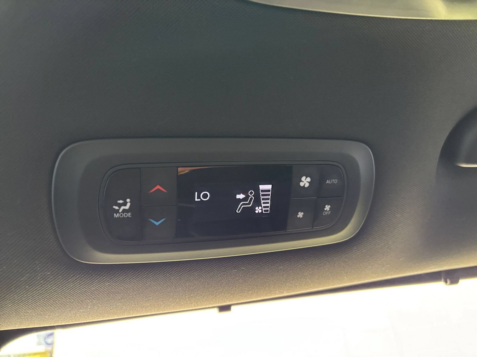 Used 2025 Chrysler Pacifica Select FWD image 24