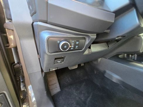 Used 2025 Ford Bronco Badlands image 11