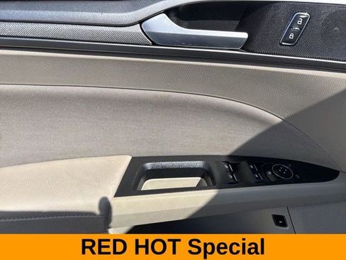 Used 2018 Ford Fusion SE image 13