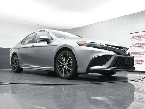 Used 2023 Toyota Camry SE image 18